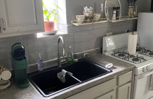 Homestead Apartment | romantic queen jacuzzi suite