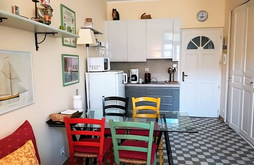 Gambetta Apartment | Romantic, quiet 2 room flat, private terrace, free Wi-Fi, near beaches and tram
