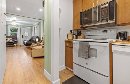 Rio Nido Cabin | Romantic Redwood Hideaway - Hot Tub, A/C, Walk to Russian River and Downtown