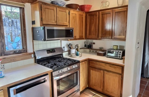 Taos House | Romantic Retreat in Historic Ranchos De Taos