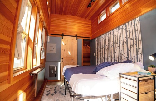 Lyons Resort | Romantic Retreat at Cherry Birch – Cozy Tiny Home by the River in Lyons
