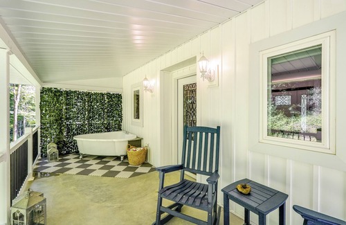 Dover Cabin | Romantic Retreat | Double Shower | Two Person Claw Foot Tub