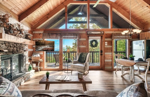 Gatlinburg - Pigeon Forge Cabin | ROMANTIC Retreat! Mountain VIEWS! NEW Hot Tub! PET Friendly! Fireplace!