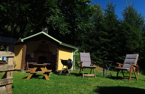 Muhlleithen House | Romantic retreat: peace and quiet + time out in nature - with garage, pavilion