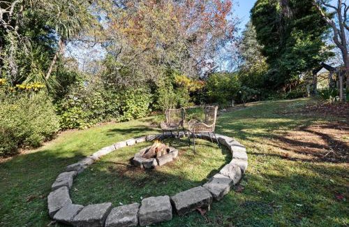 Mount Dandenong House | Romantic Retreat with Spa and Private Gardens