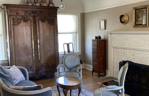 Cheesman Park Apartment | Romantic Retreat with a Private Balcony! 3 Stories, 3 Bed 2 Bath, +FREE PARKING!