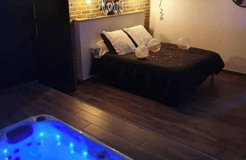 Ferriere-la-Grande House | romantic room with private spa