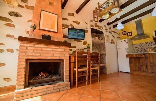 Laroya Cottage | Romantic Rural Cottage with JACUZZI Private for 2 people. C. UPSIDE DOWN