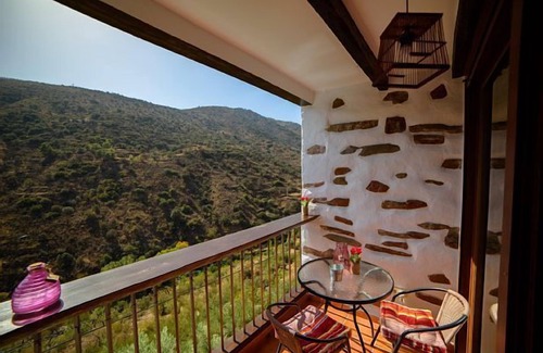 Laroya Cottage | Romantic Rural Cottage with JACUZZI Private for 2 people. C. UPSIDE DOWN