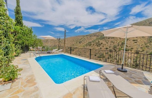 Laroya Cottage | Romantic Rural Cottage with JACUZZI Private for 2 people. C. UPSIDE DOWN