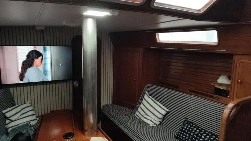 Camins al Grau Boat Rental | Romantic sailboat
