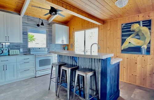Captain Cook Cottage | Romantic Sea Side Cottage known as "POI*13"