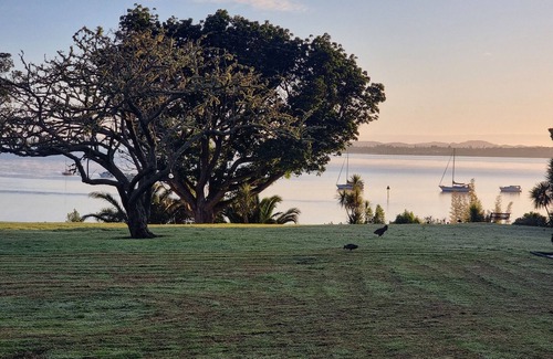 Whitford Cottage | ​Romantic Seaside Cottage: Country Calm, City Close, Retreat