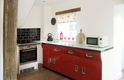 Ashbury Cottage | Romantic & Secluded Cottage. Beautiful Walks & Fantastic Pub