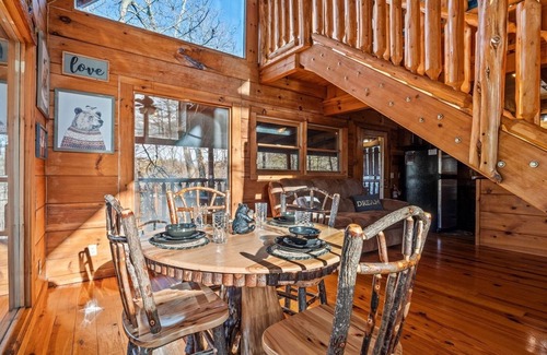 Caton Cabin | Romantic, secluded, relaxing retreat, arcade game,hot tub, wooden cabin, private