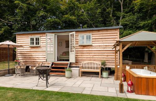 Crediton Ski Chalet | Romantic Shepherds Hut, Devon with outside bath