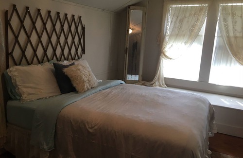 Carmine Bed & Breakfast | Romantic Slipper Tub