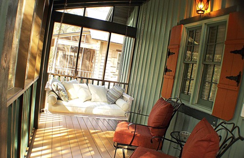 Steinhatchee Cottage | Romantic Spa Experience in Luxurious Creekside Honeymoon Cottage in the Landings
