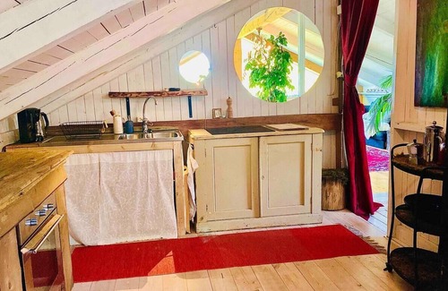 Stjarnsund Villa | Romantic Spa Villa with Fireplace by the lake