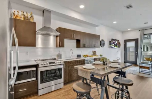 Eighth Avenue Apartment | Romantic Stay W/Pool! Near Downtown/Nissan/Ryman