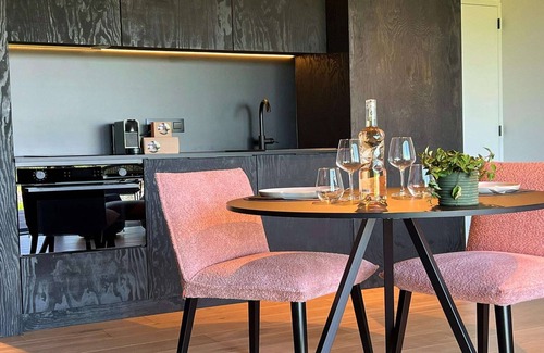 Bohon House | Romantic Stay with Views