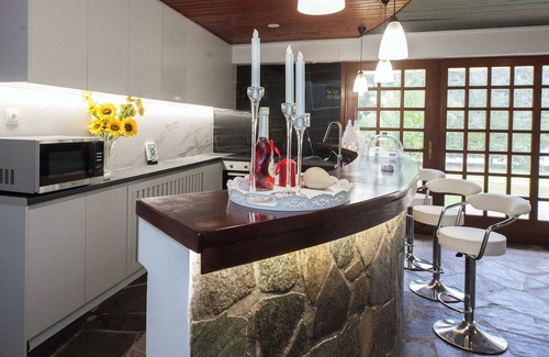 Nea Penteli Apartment | Romantic Stone Getaway Retreat in Nature-Loved Penteli