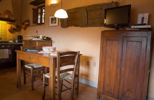 Cortona Apartment | Romantic Studio Cottage in a Medieval Hamlet