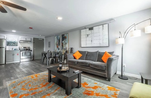 Rock Spring Apartment | Romantic Studio Retreat - King Bed, Fireplace, Close to Chattanooga