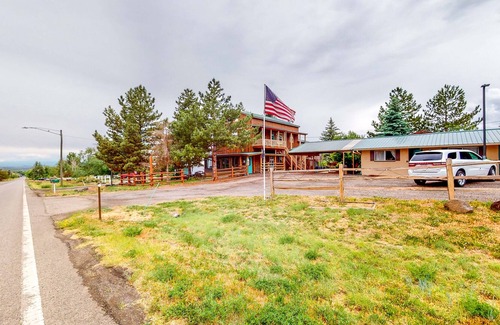 Cedaredge Cabin | Romantic studio with stellar shared amenities