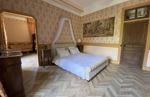 Saint-Barthelemy-de-Vals House | Romantic suite by Isoarde des Baux - Château de Rochetaillée