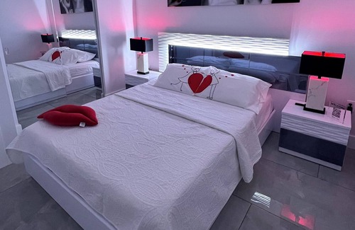 Tamiami Apartment | Romantic suite in Miami