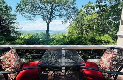 Millerton Apartment | Romantic Sunset -50 Mile Sunset Hudson River View!