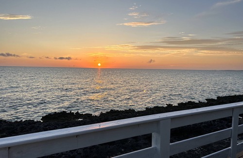 Tarpum Bay Cottage | Romantic Sunset Cottage on the water front