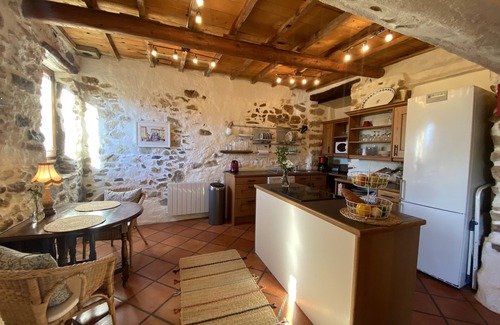Gabian House | Romantic three-bedroom house in southern France nestled in historic village