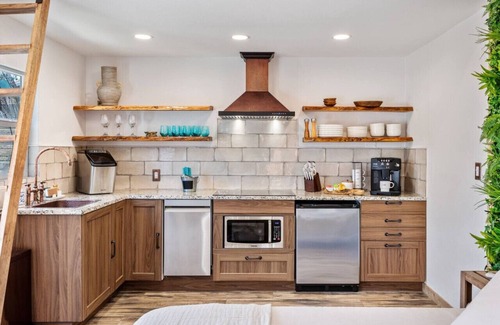 Wimberley House | Romantic Tiny Luxury Retreat w/hot tub, sauna & outdoor shower in Wimberley/10 acres