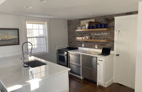 Nantucket Town House | Romantic, Two Blocks to Main Street and Water. Queen bedroom and Two Bathrooms.