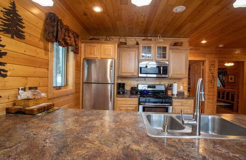 Wetmore Cabin | Romantic Upscale Cabin on Rustic Lake, A/C! 25 miles to Pic Rocks!