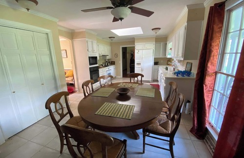 Franklin Apartment | Romantic valley Suite with opt outdoor hottub SHR1