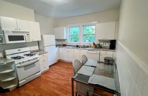Montclair Condo | Romantic Victorian Apartment - 5 minutes to downtown/train to NYC.