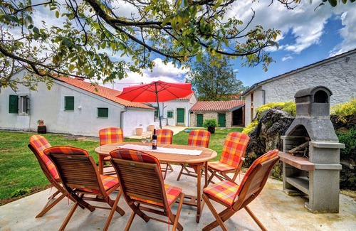 Gracisce Villa | Romantic Villa Angelina with a swimming pool for a very special vacation.