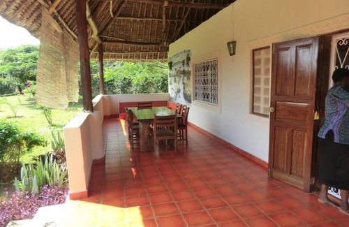 Diani Beach House | Romantic Villa Cheetah in Marula Park with cook 4 min from the beach