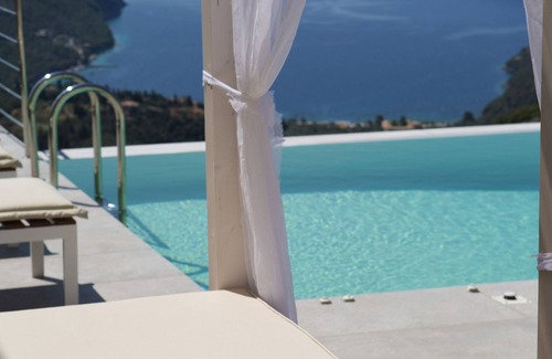 Fternon Villa | Romantic Villa Gialos over Mikros Gialos
