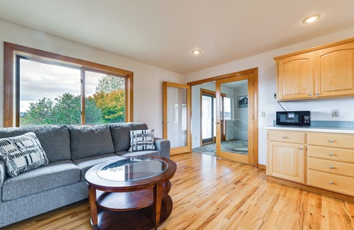 Oakland House | Romantic Vineyard Getaway in Oakland: Mtn Views!
