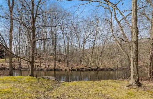 Suffern House | Romantic Vintage Style 1-BR Cottage on 1 Acre