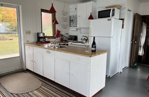 Picton Cottage | Romantic waterfront cottage spectacular sunsets