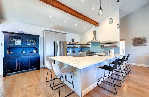 Discovery Bay House | Romantic Waterfront Farmhouse