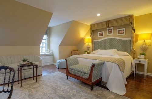 Edenton House | Romantic Waterfront Carriage House in Heart of Edenton's Historic District