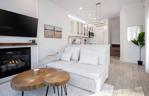 White Lake House | Romantic Waterfront Getaway with an optional MotorBoat