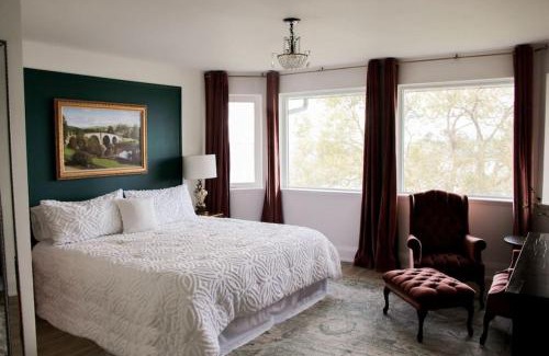 Rossmore House | Romantic Waterfront Sunset Views in PEC