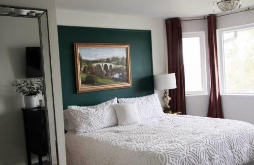 Rossmore House | Romantic Waterfront Sunset Views in PEC